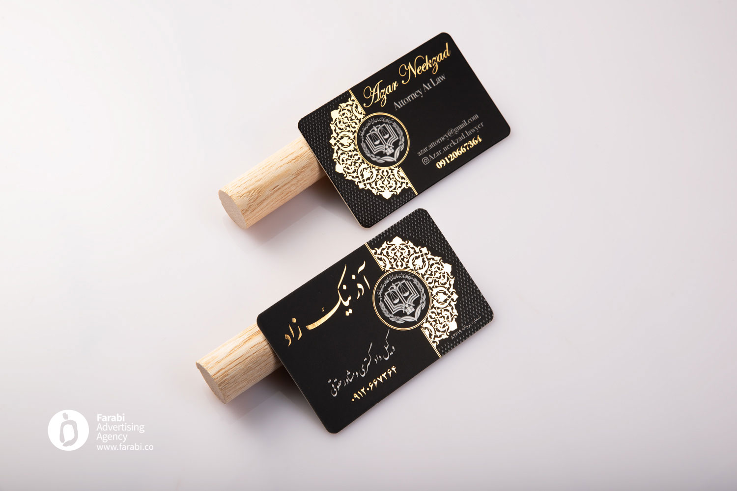 کارت ویزیت آذر نیک زاد (وکیل دادگستری و مشاور حقوقی)